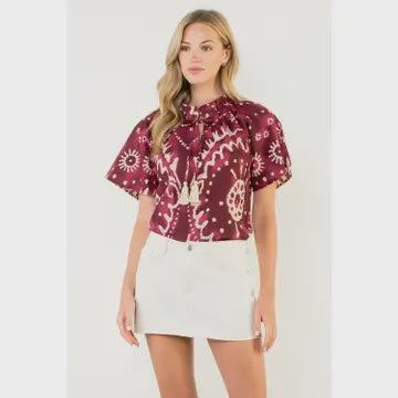 WOMENS PRINT TASSEL TOP IN WINE