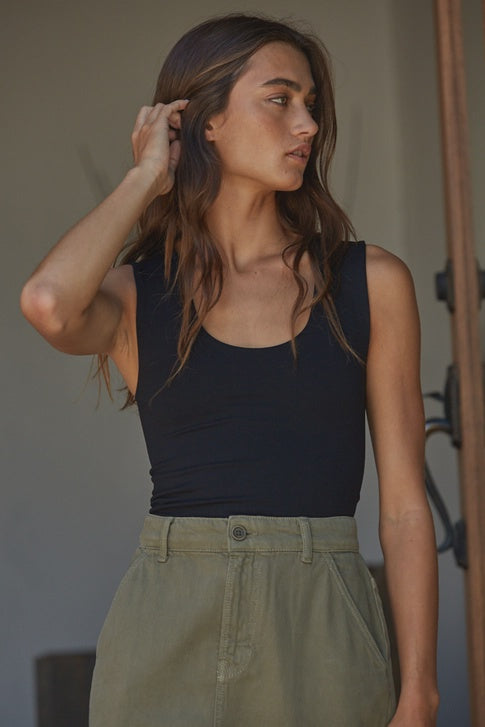 WOMENS SEAMLESS TOP IN BLACK