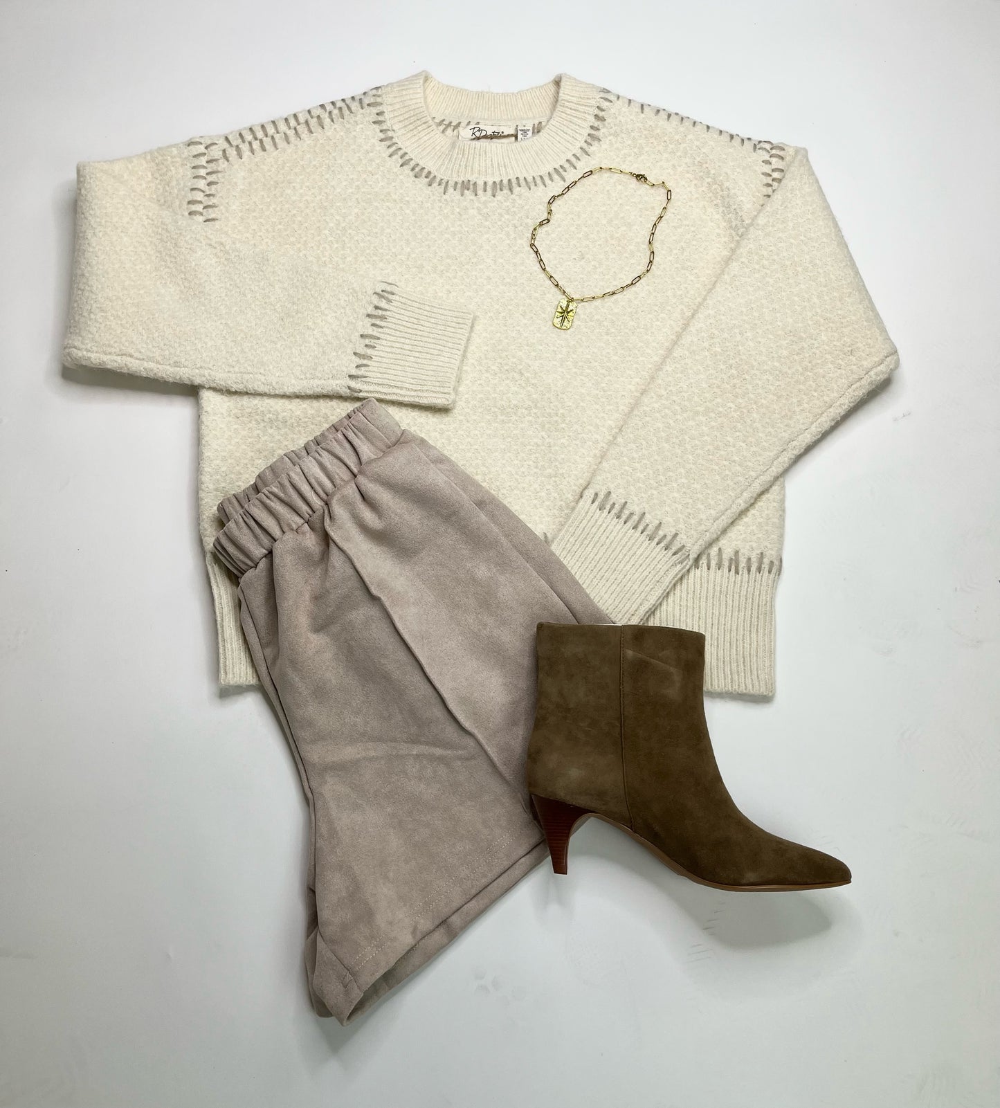 WOMENS SWEATER WITH STITCHDESIGN IN CREAM