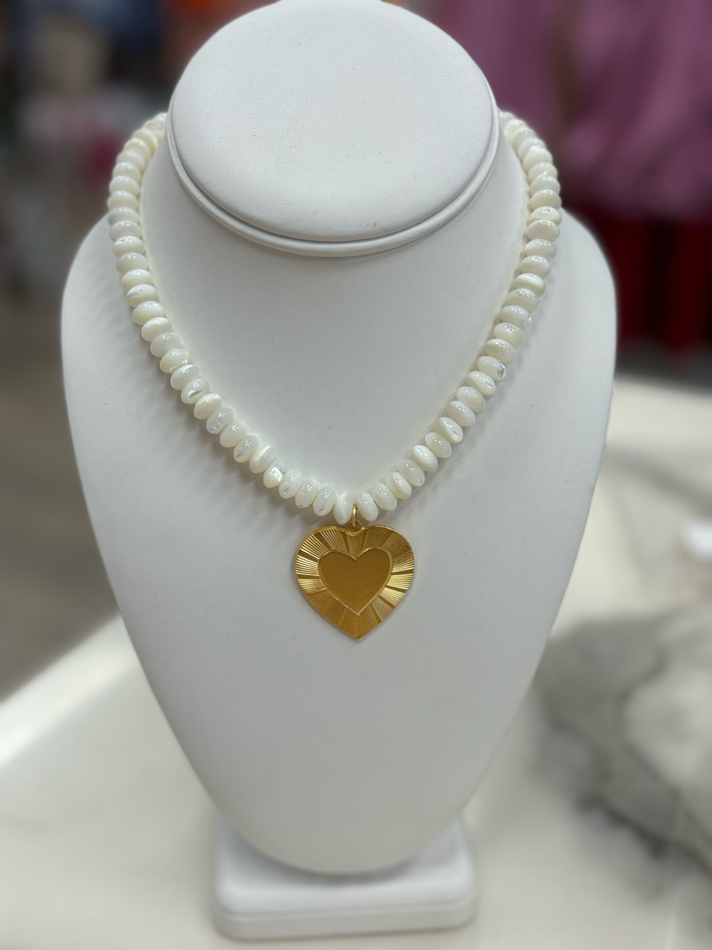 WOMENS WHITE BEAD NECKLACE WITH HEART PENDANT