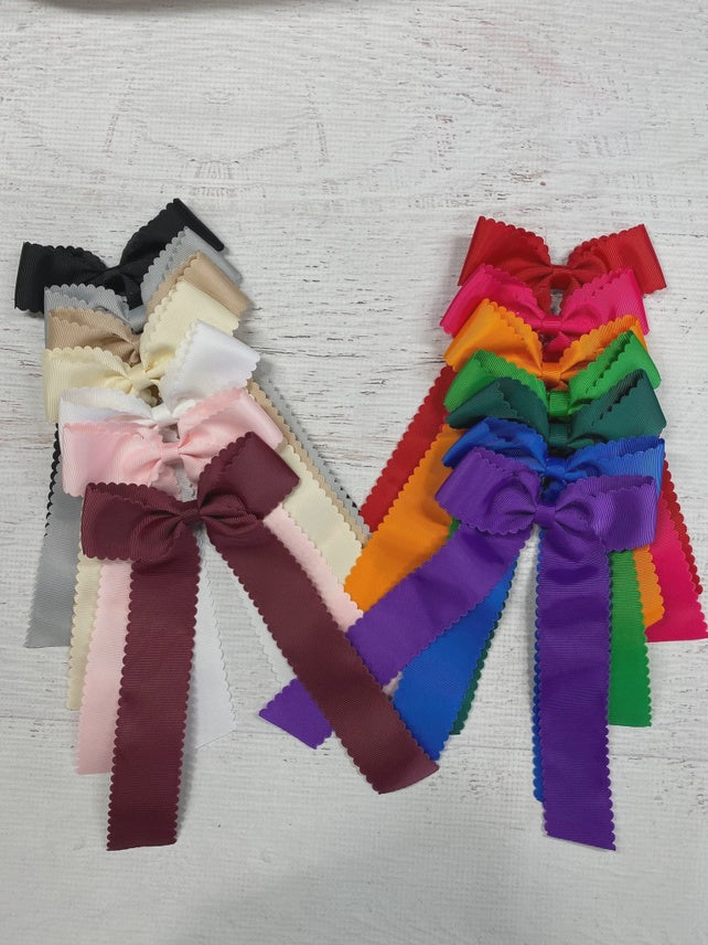 CHILDRENS SCALLOPPED LONG TAIL BOW