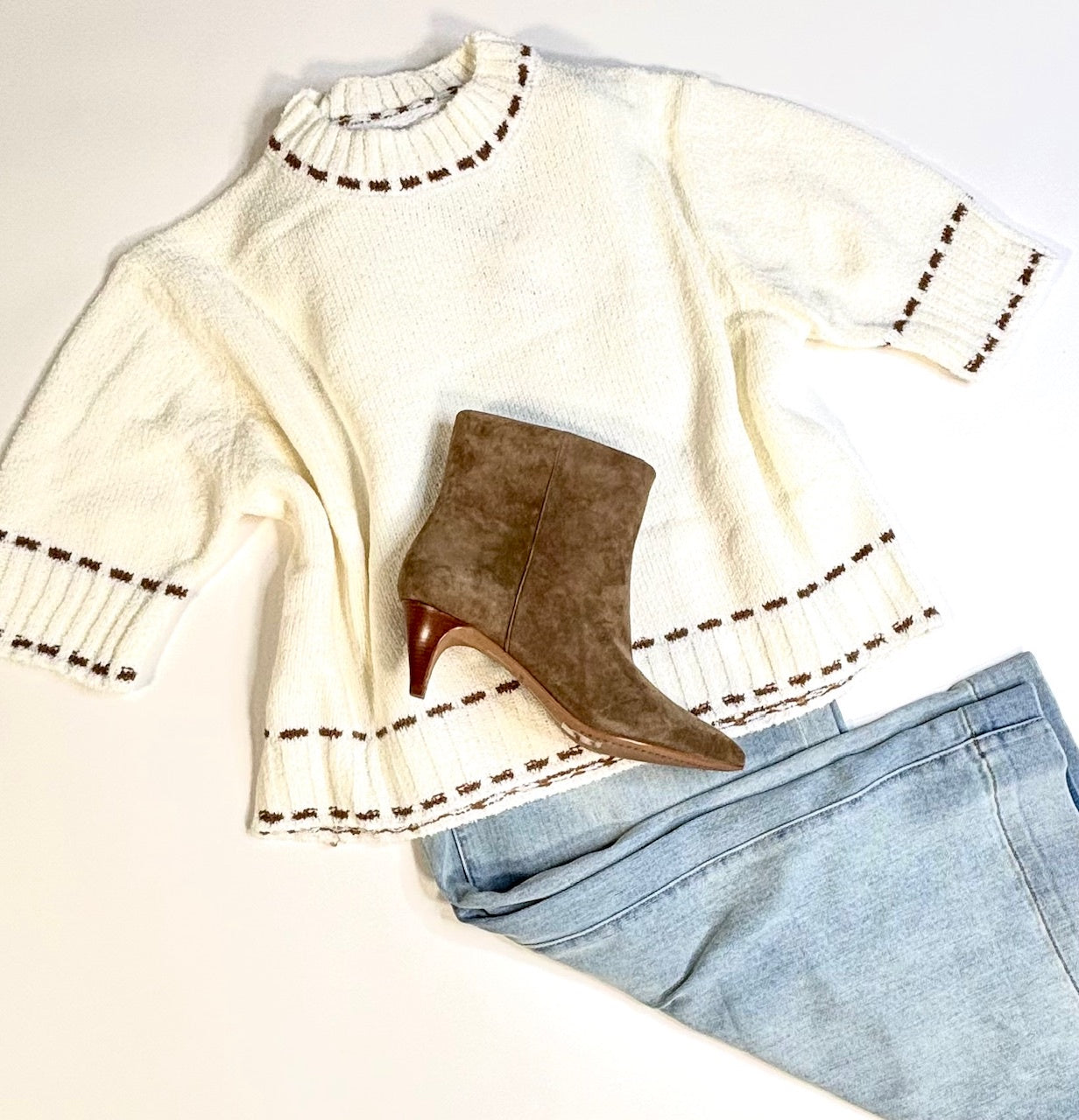WOMENS CREAM SWEATER WITH DETAIL