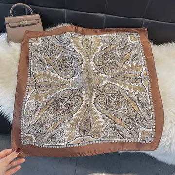 WOMENS MOTIF SCARF IN BROWN